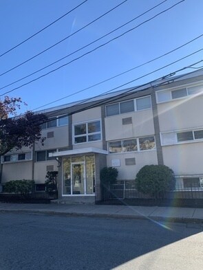 Primary Photo - 7 Spruce St