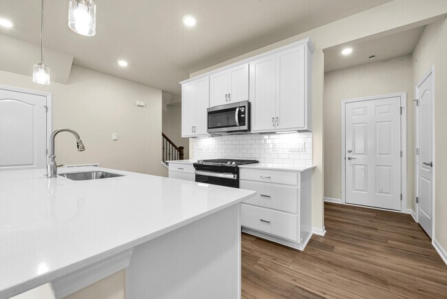 Building Photo - 104 Addison Cir