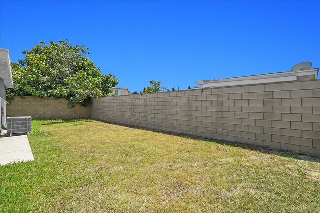 Building Photo - 1242 Sultan Cir