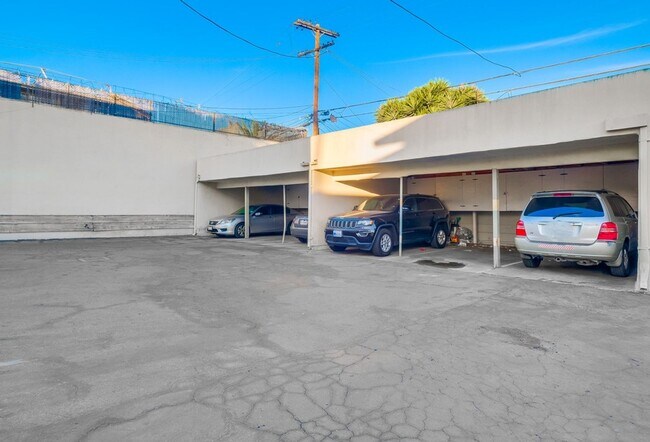 Building Photo - 6028 West Blvd