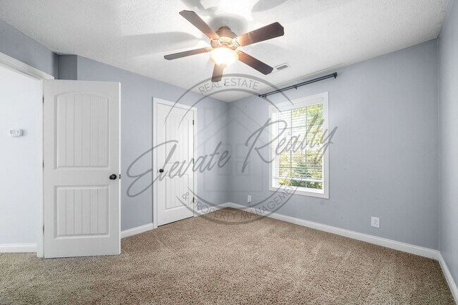 Building Photo - Charming 3-Bedroom Home with Bonus Room, F...