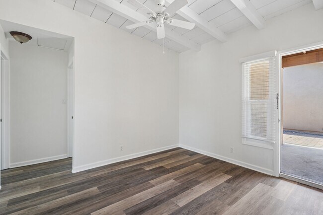 Building Photo - 375 E 20th St
