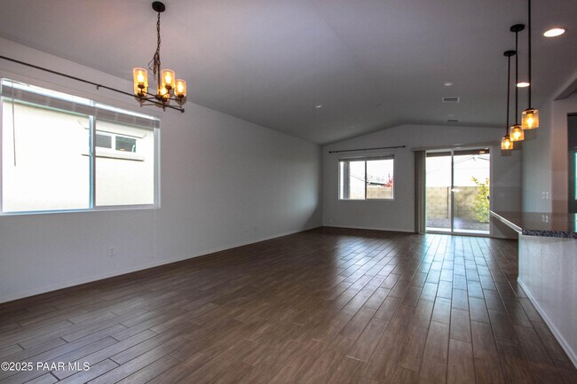 Building Photo - 1356 Warbler Wy