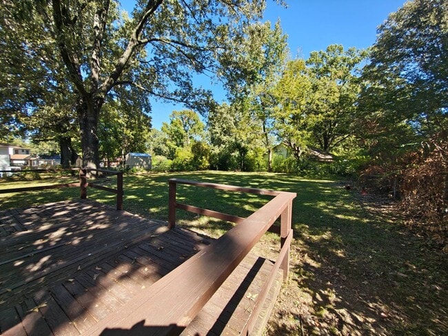 Building Photo - Very Nice Newly Renovated Home in Parkway ...