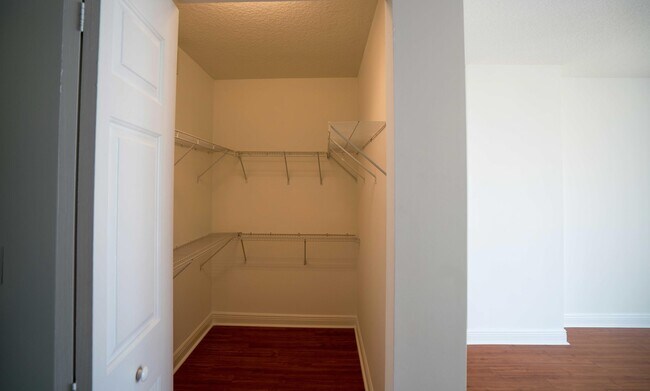 Building Photo - 610 Clematis St