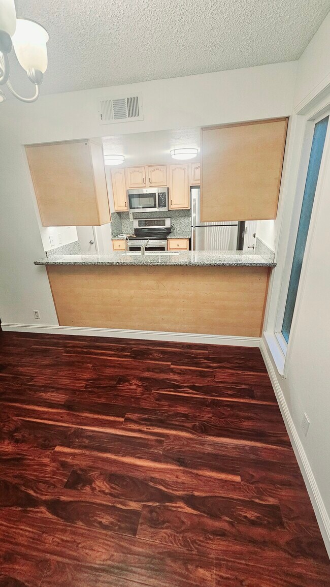 Building Photo - 5516 Roundtree Dr