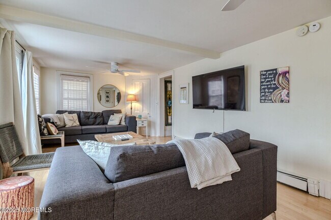 Building Photo - 19 Webb Ave