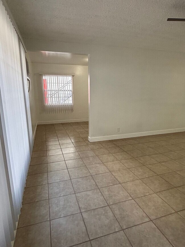 Building Photo - 1730 Obispo Ave