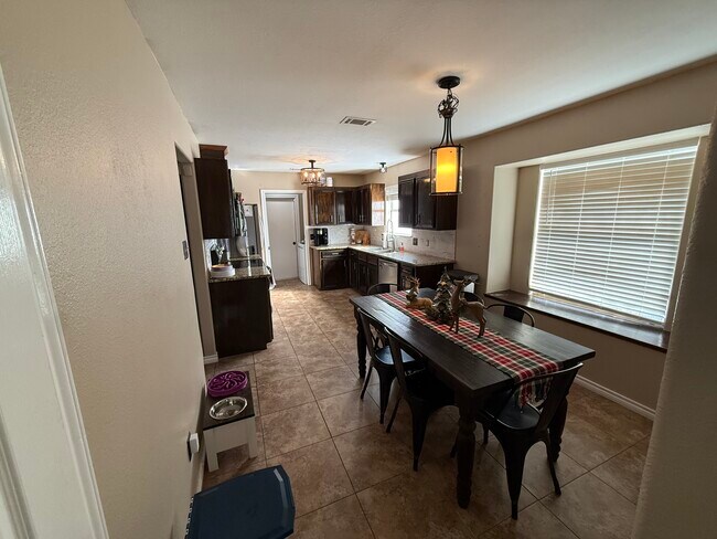 Building Photo - Cano Lane