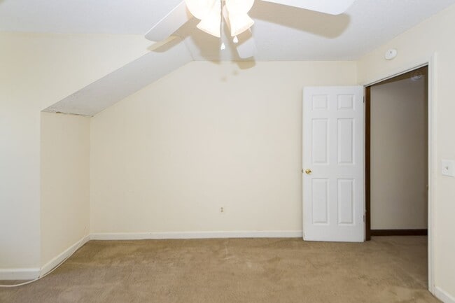 Building Photo - 5 Bedroom 3 Bath Home in Parkshore - Charl...
