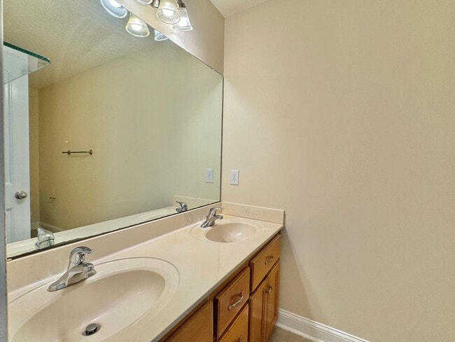 Building Photo - AVAILABLE MID-APRIL 2026! (No Pets)