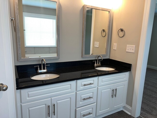 Building Photo - 7161 Paisley Cir