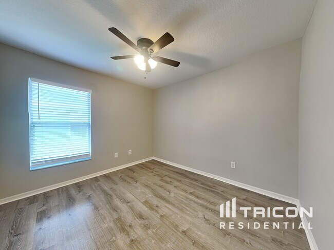 Building Photo - 5547 Braddock Dr