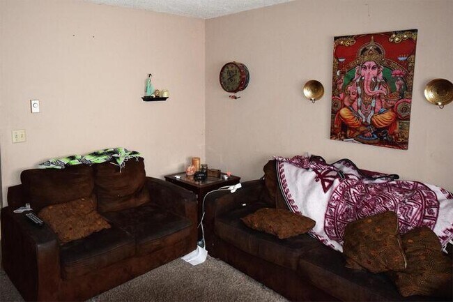 Building Photo - 2 Bedroom Town Home-Fox Crossings