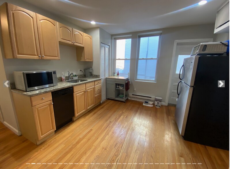 Building Photo - 220 Hanover St