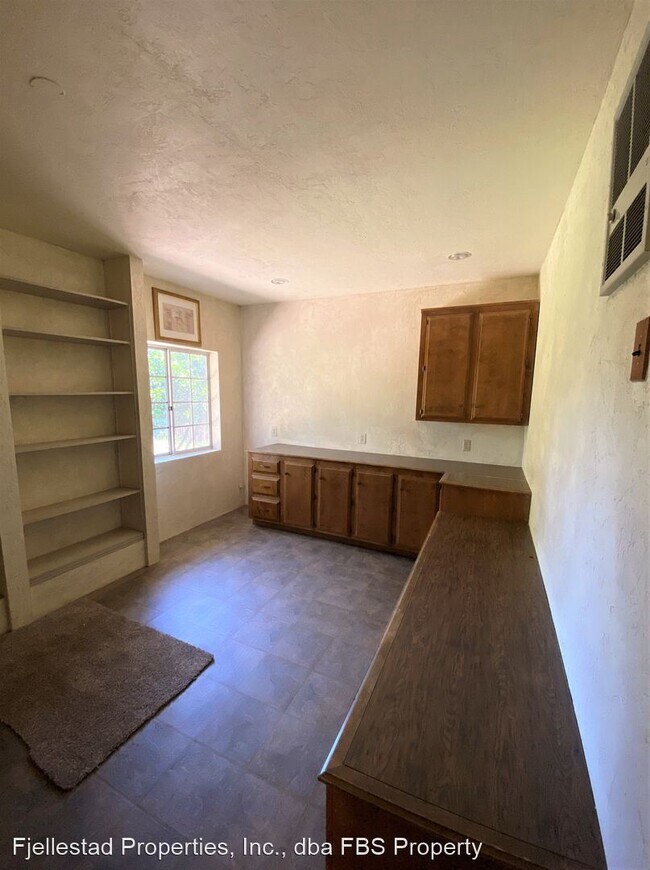 Building Photo - 4 br, 2 bath House - 13550 Adlai Lane