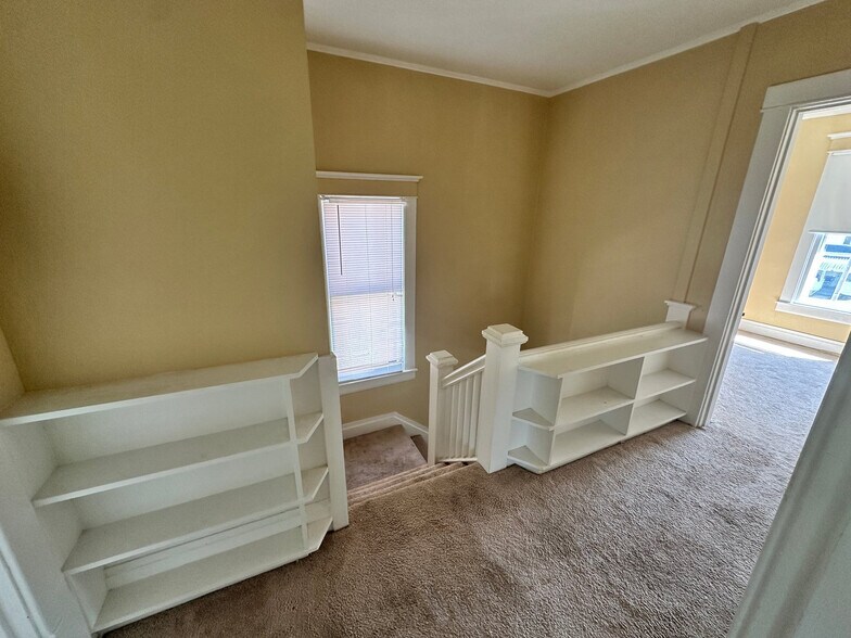 Building Photo - 2641 1/2 Collis Ave