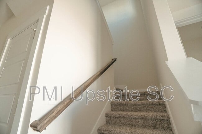 Building Photo - 35 Galley Ln