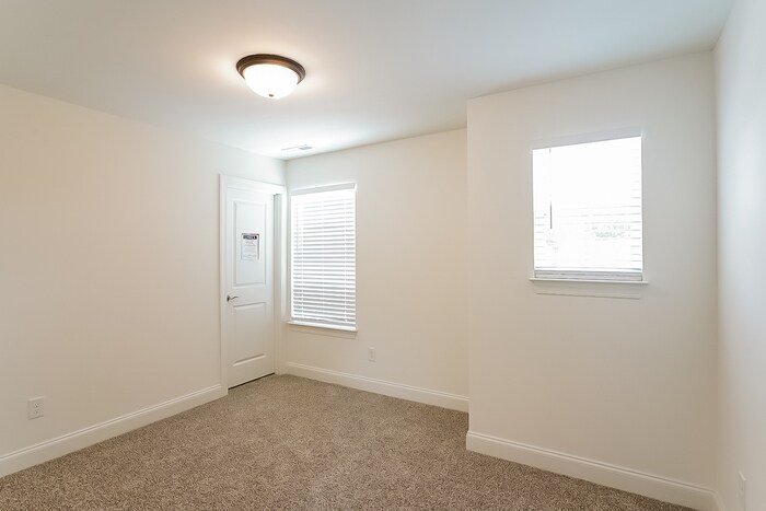 Building Photo - 308 A Lake St