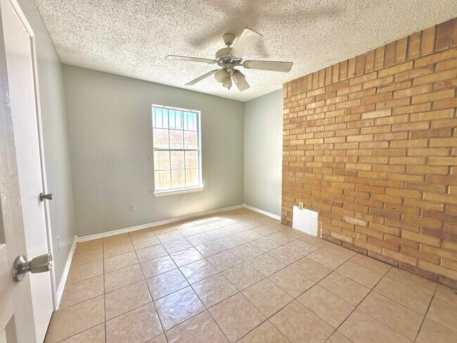 Building Photo - 311 Soria Dr