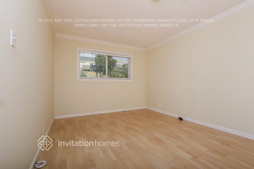 Building Photo - 274 Redwing St