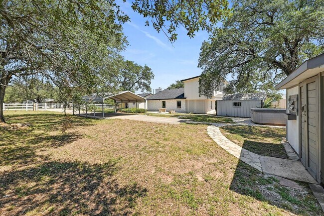 Building Photo - Lots of Space in Spicewood