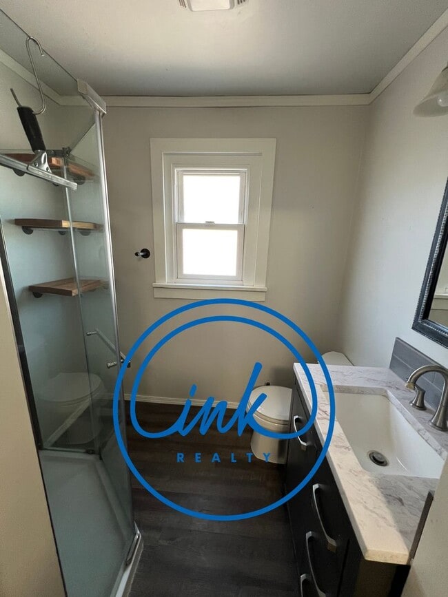 Building Photo - Available  - 1 Bed 1 Bath House $1,000 a month