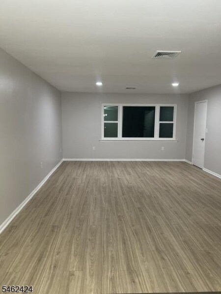 Building Photo - 566 2nd Ave