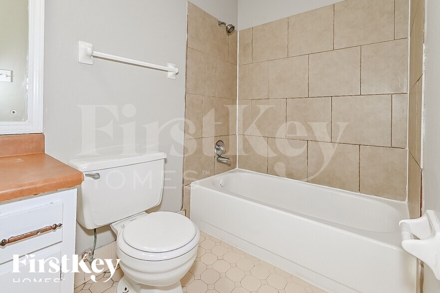 Building Photo - 6702 Valley Park Dr