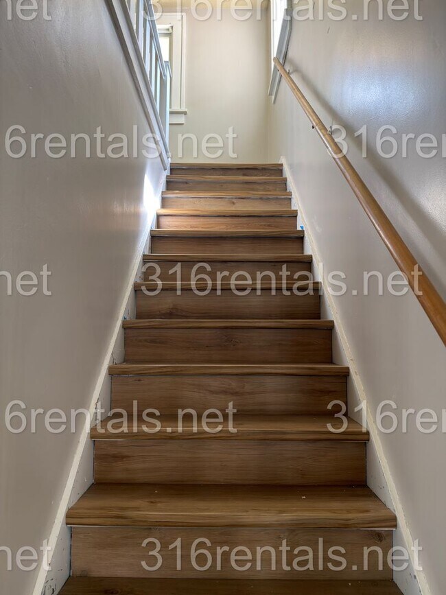 Building Photo - Two bed one bath available NOW!