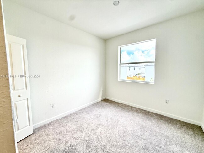 Building Photo - 234 SE 10th St