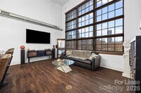 Building Photo - 715 N Graham St