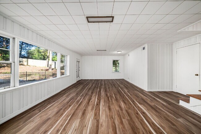 Building Photo - Move in before December 31st and get $100 OFF your rent for the first 3 months — PLUS a $250 Amaz...