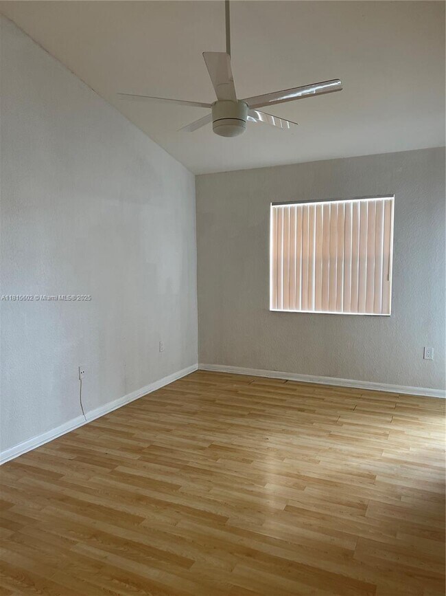 Building Photo - 2811 N Oakland Forest Dr