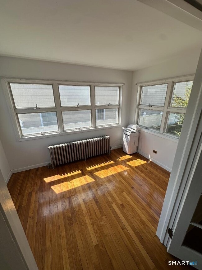 Building Photo - 28 Hobbie St