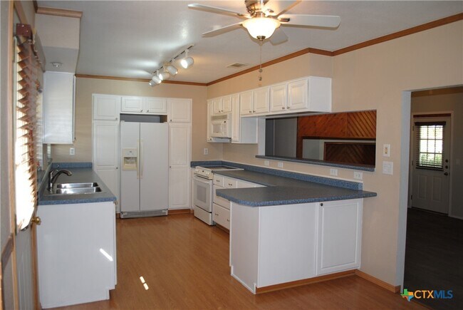 Building Photo - 13019 W Adams Ave