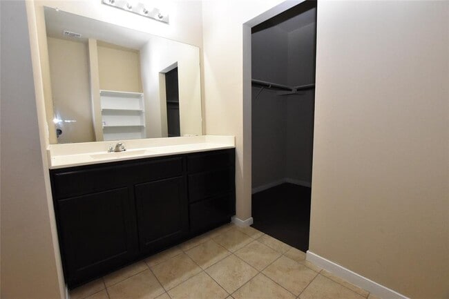 Building Photo - 5725 Roderick Dr