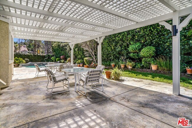 Building Photo - 2605 Country Ln