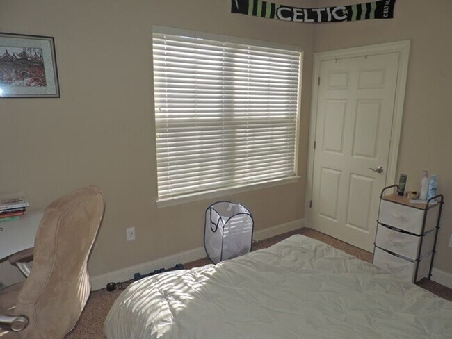 Building Photo - $2000 | 3 Bedroom, 2 Bathroom Condo | No P...