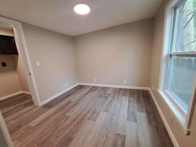 Building Photo - Nicely Renovated 3BR/2BA Mobile Home in Ba...