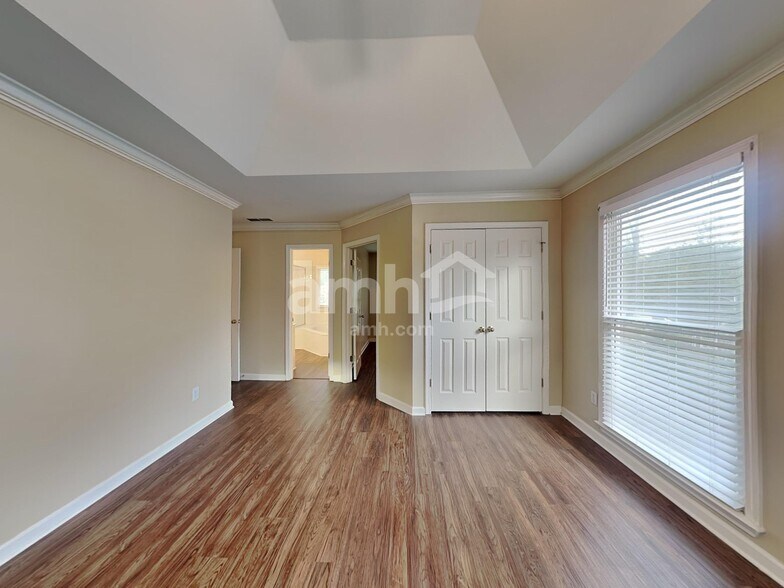 Building Photo - 1302 Hadaway Trail NE