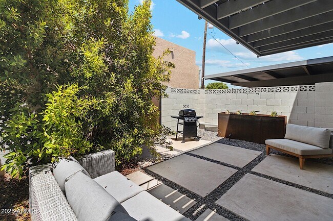 Building Photo - 7720 E Heatherbrae Ave