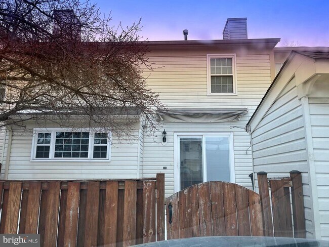 Building Photo - 874 Waterford Dr