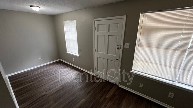 Building Photo - 3648 Rhea Ave