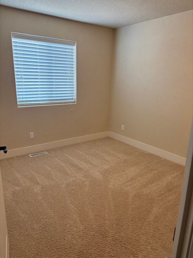 Building Photo - 14319 SW Rancher Ln