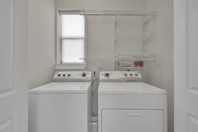 Building Photo - 9058 Laverne Cres