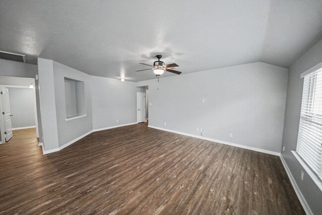 Building Photo - Modern 4-Bed Home with Open Layout in New Braunfels - Realtor Commission: $500