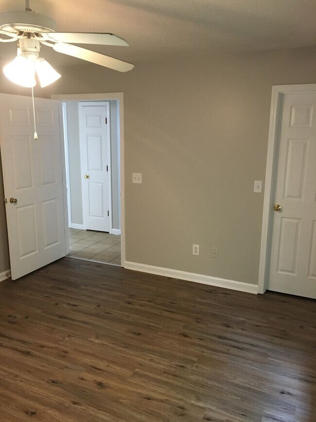 Building Photo - 3/2 Apartment in West Rome $1,195