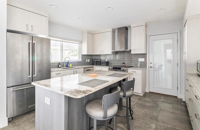 Building Photo - 1205 W Adalee St