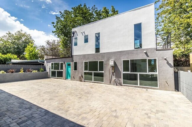 Building Photo - Oxnard Four, LLC